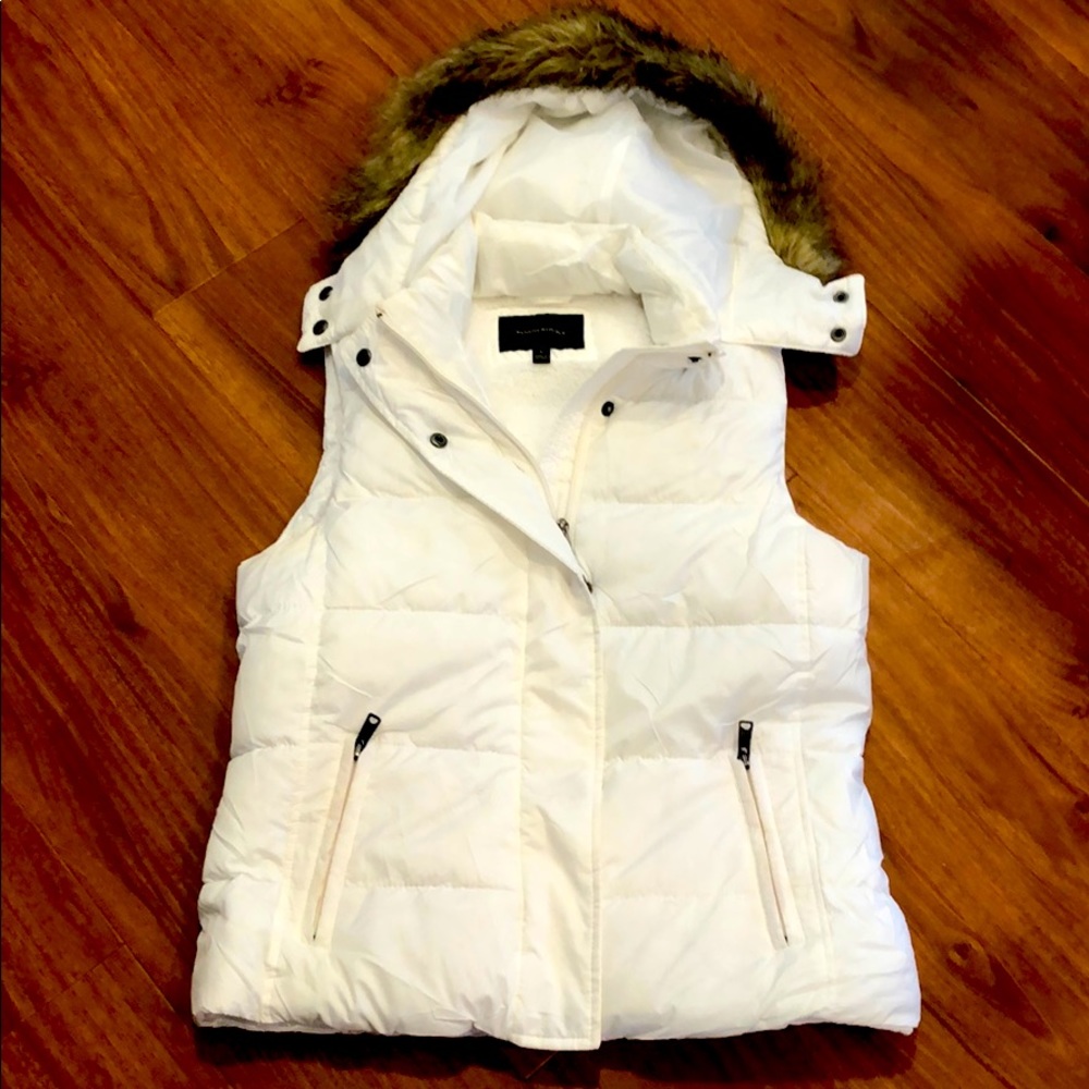 Banana Republic White Fur-Lined Vest Size Small